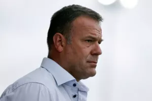 Patrick Rahmen/Ανόρθωση