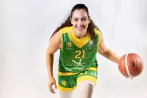 Επιστρέφει η Ελεάννα Χριστινάκη και συγκινεί