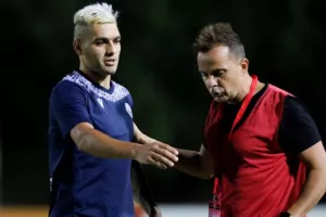 Το έφερε... τούμπα η Καρμιώτισσα, βυθίζεται η ΕΝΠ! (φώτος)