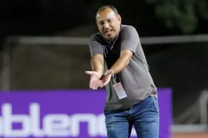 Το έφερε... τούμπα η Καρμιώτισσα, βυθίζεται η ΕΝΠ! (φώτος)