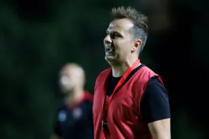 Το έφερε... τούμπα η Καρμιώτισσα, βυθίζεται η ΕΝΠ! (φώτος)