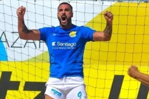 Tο… γύρισε στο beach football ο πρώην της ΑΕΚ