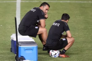 Τι λένε;/Σωφρόνης-Γιώργος
