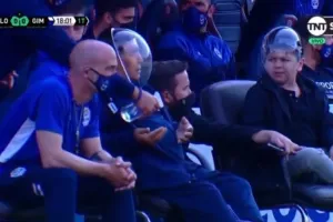 Σε... γυάλα ο Μαραντόνα!