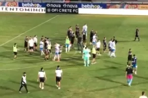 (Βίντεο με την λήξη) Συγχαρητήρια και χειραψίες 