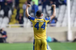 Νικόλας με... 44