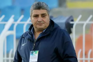 ΑΠΑΝΤΗΣΗ στον Παπασταύρου/"Βγάζει τη γλώσσα του περίπατο και εξαφανίζεται"