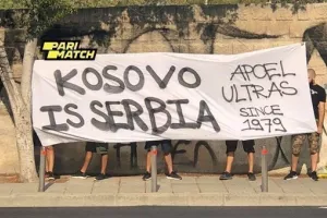 Πανό των Πορτοκαλί ανέβασε ο Ερυθρός Αστέρας