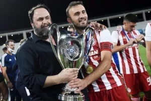 Μαρινάκης σε Τοροσίδη: "Αρχηγέ και φίλε σε ευχαριστούμε, συνεχίζουμε μαζί"
