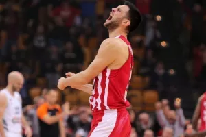 Παπανικολάου: «Με τιμά η κίνηση των προέδρων»