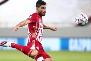 Τρέχουν τρεις για Champions League