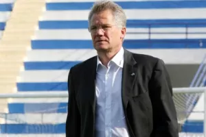 Υπογράφει ο Μπόλονι
