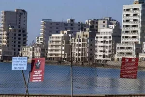 Με φόντο την... Αμμόχωστο