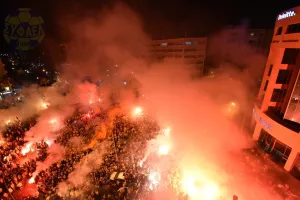 ΘΥΡΑ 3/ "Μεγαλωμένοι στις γειτονιές του λιμανιού, γαλουχημένοι με τις αξίες της ΑΕΛ πορευόμαστε"