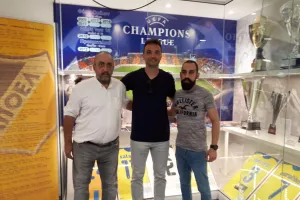 Έκλεισε... με Μάριο, Μιχάλη