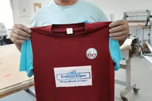 Παρέδωσαν φανέλες στους χορηγούς 