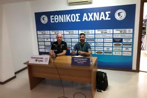 Ένταση πριν τη διάσκεψη Μπεργκ- Ατάκα ο κόουτς