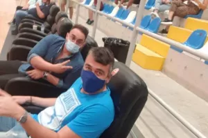 Πλάι-πλάι και πρώτο τραπέζι πίστα Τρισόκκας και Γεωργιάδης