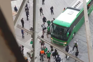 (Φώτος/Βίντεο) Η άφιξη της Ομόνοιας στην Τούμπα