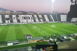 ΦΩΤΟΣ/Πάτησε... γρασίδι η Ομόνοια