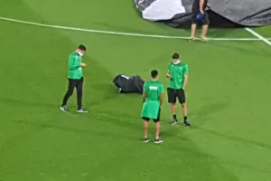 ΦΩΤΟΣ/Πάτησε... γρασίδι η Ομόνοια