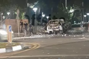 Ξεσηκώθηκαν οι Λεμεσιανοί για μάσκες και μέτρα/ Έκαψαν περιπολικό (Φώτος)