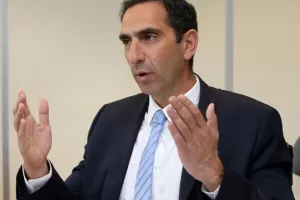 Τweet... Υπ. Υγείας μετά το αρνητικό ρεκόρ νέων κρούσματων