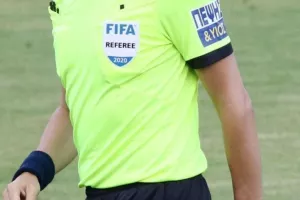 Aυτοί σφυρίζουν