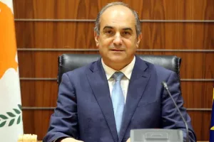 Πρόεδρος... ο Συλλούρης