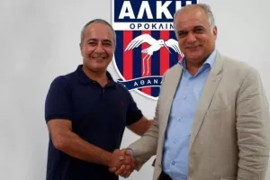 Ανακοίνωση στο ημίχρονο/"Αναμένουμε την παραίτησή σου"