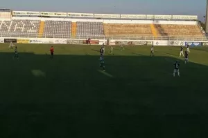 ΔΙΠΛΟ για Οθέλλο (φώτος)