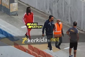 Ντονγκαλά στην κερκίδα... σε ιδιαίτερο ματς!