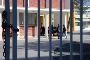 Κλείνουν δύο σχολεία σε Λεμεσό-Πάφο λόγω κρουσμάτων
