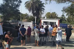 Άνοιξε η πύλη στο Βαρώσι