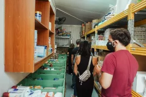 Ο Απόλλωνας προσφέρει φαγητό σε άπορες οικογένειες (φώτος)