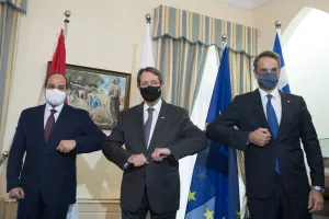 Eν φοούμαστε κανένα...