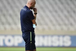 ΔΙΠΛΟ με 10 παίκτες η Πάφος! Προβληματικό ΞΑΝΑ το ΑΠΟΕΛ (φώτος)