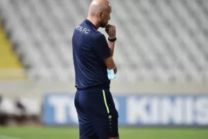 ΔΙΠΛΟ με 10 παίκτες η Πάφος! Προβληματικό ΞΑΝΑ το ΑΠΟΕΛ (φώτος)