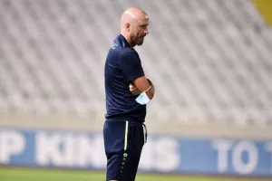 ΔΙΠΛΟ με 10 παίκτες η Πάφος! Προβληματικό ΞΑΝΑ το ΑΠΟΕΛ (φώτος)