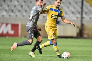 ΔΙΠΛΟ με 10 παίκτες η Πάφος! Προβληματικό ΞΑΝΑ το ΑΠΟΕΛ (φώτος)