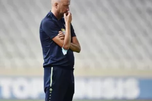 ΔΙΠΛΟ με 10 παίκτες η Πάφος! Προβληματικό ΞΑΝΑ το ΑΠΟΕΛ (φώτος)