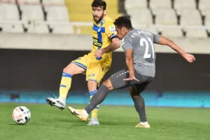 ΔΙΠΛΟ με 10 παίκτες η Πάφος! Προβληματικό ΞΑΝΑ το ΑΠΟΕΛ (φώτος)