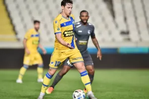 ΔΙΠΛΟ με 10 παίκτες η Πάφος! Προβληματικό ΞΑΝΑ το ΑΠΟΕΛ (φώτος)