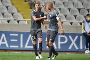 ΔΙΠΛΟ με 10 παίκτες η Πάφος! Προβληματικό ΞΑΝΑ το ΑΠΟΕΛ (φώτος)
