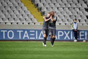 ΔΙΠΛΟ με 10 παίκτες η Πάφος! Προβληματικό ΞΑΝΑ το ΑΠΟΕΛ (φώτος)
