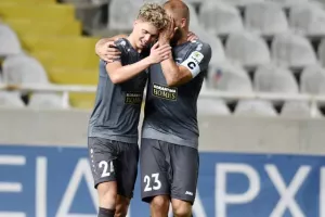 ΔΙΠΛΟ με 10 παίκτες η Πάφος! Προβληματικό ΞΑΝΑ το ΑΠΟΕΛ (φώτος)