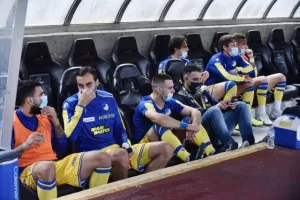 ΔΙΠΛΟ με 10 παίκτες η Πάφος! Προβληματικό ΞΑΝΑ το ΑΠΟΕΛ (φώτος)