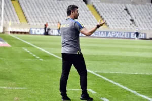 ΔΙΠΛΟ με 10 παίκτες η Πάφος! Προβληματικό ΞΑΝΑ το ΑΠΟΕΛ (φώτος)