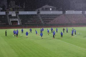 Προπόνηση στην... βροχερή "Elbasan Arena" (Φώτος)