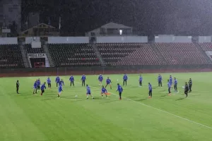 Προπόνηση στην... βροχερή "Elbasan Arena" (Φώτος)